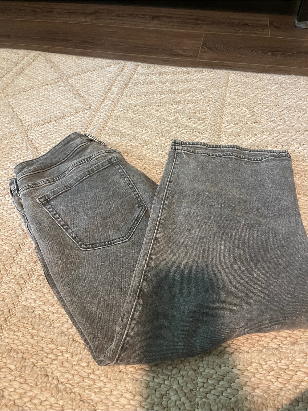 Hollister Low-Rise Baggy Jeans in Washed Gray
